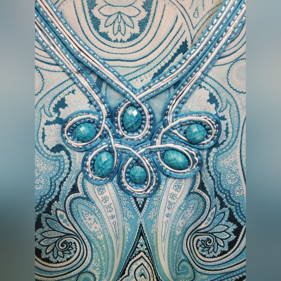 Blue and white JM Collection tunic top, jewel details, gorgeous colors, size XL - Picture 3 of 4